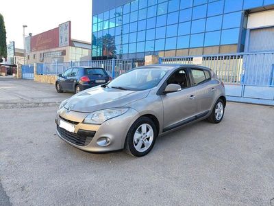 Usado Renault Mégane Dynamique 105 CV (77 kW) 2010 Beige Berlina