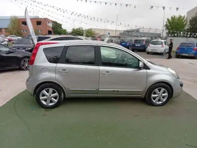Begagnad Nissan Note Tekna 86 HK (63 kW) 2007 Grå Halvkombi
