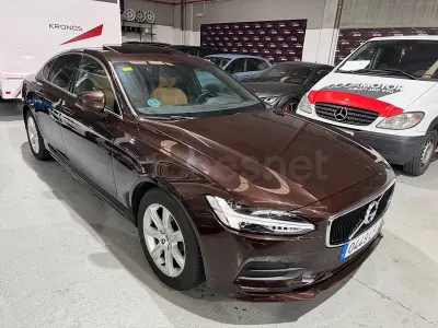 Usado Volvo S90 Momentum 150 CV (110 kW) 2020 Granate Berlina