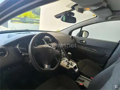 Usado Peugeot 5008 Sport 110 CV (80 kW) 2011 Beige Monovolumen