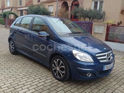Usado Mercedes B180 109 CV (80 kW) 2013 Azul Monovolumen
