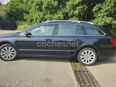 Usado Skoda Superb Ambition 140 CV (102 kW) 2010 Negro Familiar