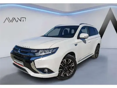 Usado Mitsubishi Outlander P-HEV 203 CV (149 kW) 2017 SUV