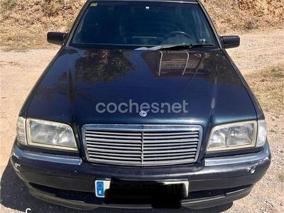 Azul Usado 1998 Mercedes C240 Elegance Berlina | 4150 €