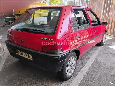 Usado Peugeot 106 60 CV (44 kW) 1993 Rojo Utilitario