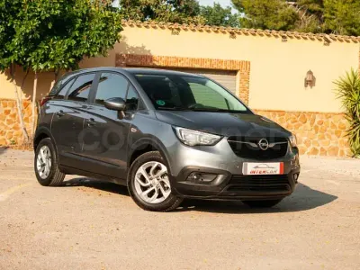 Usado Opel Crossland X Selective 81 CV (59 kW) 2018 Gris / plata SUV
