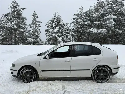 Usado Seat Leon Sport 110 CV (80 kW) 2001 Blanco Utilitario
