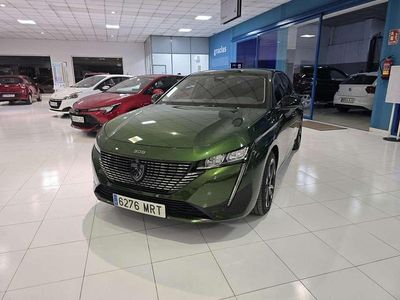 Verde Usado 2024 Peugeot 308 Allure Utilitario | 22.990 €