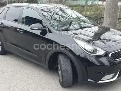 Usado Kia Niro 141 CV (103 kW) 2017 Negro SUV
