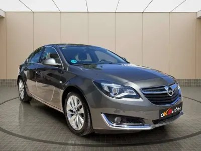 Usado Opel Insignia Selective 136 CV (100 kW) 2016 Gris Utilitario