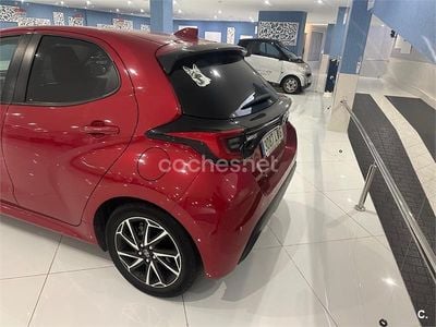 Usado Toyota Yaris Cross Plus 116 CV (85 kW) 2022 Granate SUV