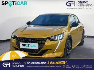 Usado Peugeot e-208 GT 100 kW (136 CV) 2021 Amarillo Utilitario