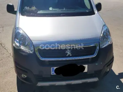 Usado Peugeot Partner Tepee Outdoor 100 CV (73 kW) 2016 Gris / plata Monovolumen