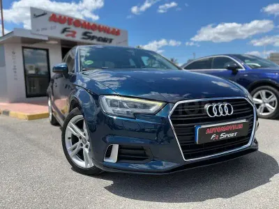 Usado Audi A3 110 CV (80 kW) 2016 Azul Berlina