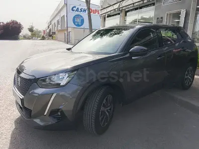 Usado Peugeot 2008 Active 110 CV (80 kW) 2022 Gris / plata SUV