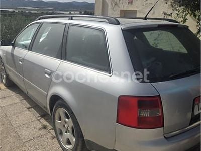 Usado Audi A6 130 CV (95 kW) 2002 Gris / plata Familiar