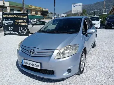 Begagnad Toyota Auris Active 132 HK (97 kW) 2013 Blå Halvkombi