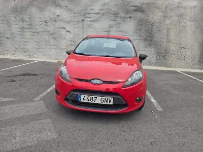 Usado Ford Fiesta Trend 68 CV (50 kW) 2010 Rojo Berlina