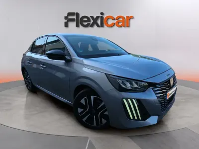 Usado Peugeot 208 Allure 101 CV (74 kW) 2025 Gris Utilitario