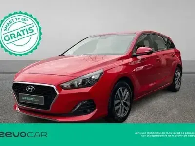 Usado Hyundai i30 120 CV (88 kW) 2019 Rojo
