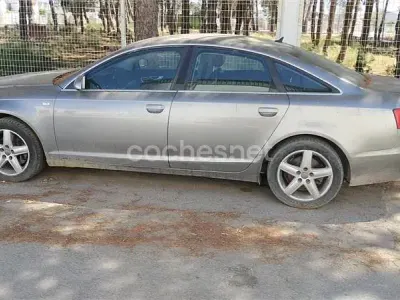 Usado Audi A6 225 CV (165 kW) 2004 Gris / plata Berlina