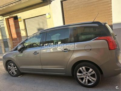 Beige Usado 2013 Peugeot 5008 Monovolumen | 8300 € (Precio justo)