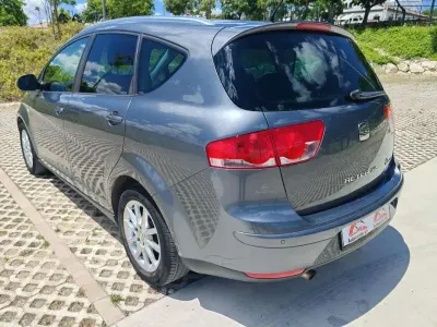 Usado Seat Altea XL Style 105 CV (77 kW) 2012 Gris Monovolumen