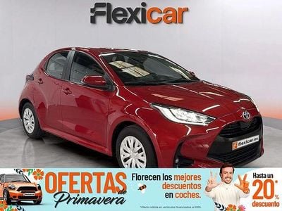 Usado Toyota Yaris Hybrid Active 116 CV (85 kW) 2023 Rojo Berlina