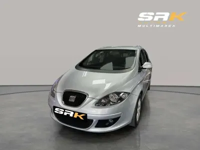 Usado Seat Altea Reference 105 CV (77 kW) 2008 Gris Monovolumen
