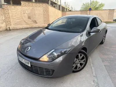 Usado Renault Laguna Coupé 150 CV (110 kW) 2010 Gris / plata Coupe