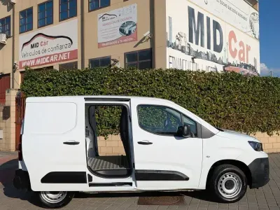 Usado Peugeot Partner Premium 100 CV (73 kW) 2021 Blanco Monovolumen