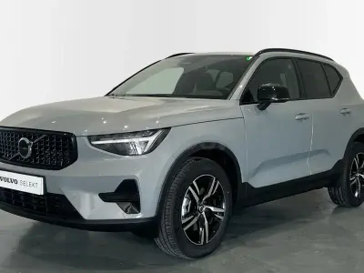 Usado Volvo XC40 Plus 163 CV (119 kW) 2025 Gris / plata SUV