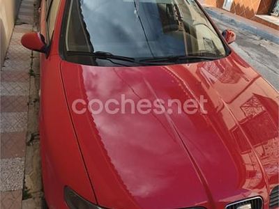 Usado Seat Leon Sport 150 CV (110 kW) 2004 Rojo Utilitario
