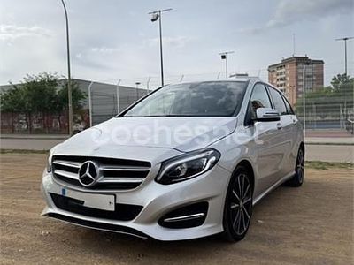 Usado Mercedes B180 109 CV (80 kW) 2017 Gris / plata Monovolumen