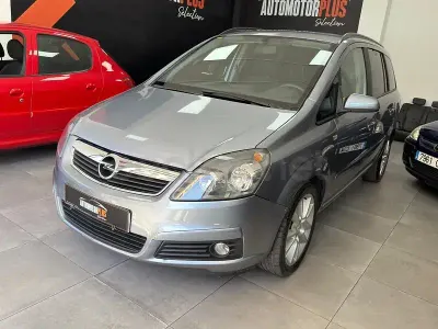 Usado Opel Zafira Cosmo 120 CV (88 kW) 2005 Gris / plata Monovolumen