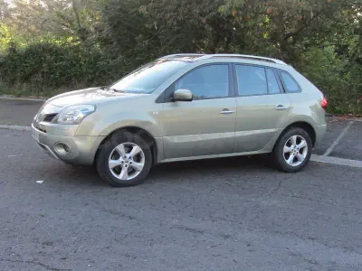 Usado Renault Koleos Dynamique 150 CV (110 kW) 2008 Verde SUV