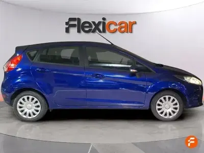 Usado Ford Fiesta Trend 82 CV (60 kW) 2017 Azul Utilitario