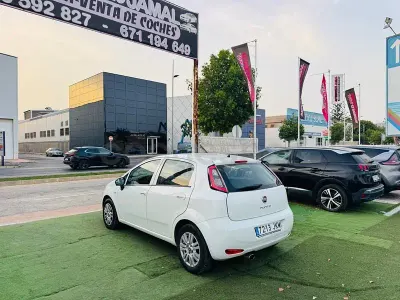 Usado Fiat Punto Easy 75 CV (55 kW) 2015 Blanco Utilitario
