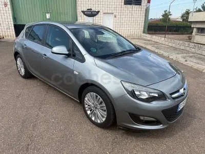 Usado Opel Astra Selective 115 CV (84 kW) 2015 Gris / plata Berlina