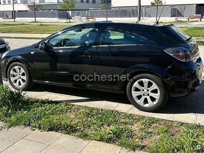 Usado Opel Astra GTC Enjoy 90 CV (66 kW) 2008 Negro Berlina