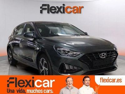Gris Usado 2023 Hyundai i30 Berlina | 18.490 € (Precio justo)