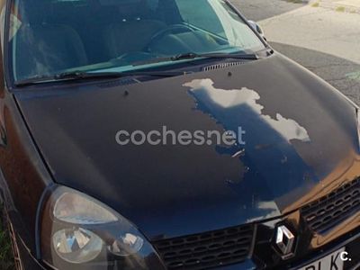 Usado Renault Clio II 100 CV (73 kW) 2005 Negro Berlina