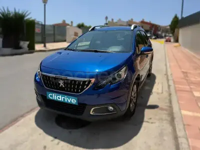 Usado Peugeot 2008 Signature Sky 110 CV (80 kW) 2019 Azul SUV