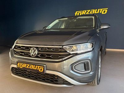 Usado VW T-Roc Life 150 CV (110 kW) 2023 Gris / plata SUV