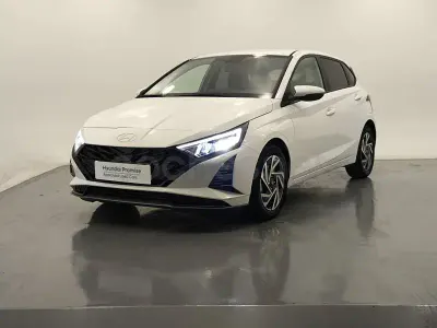Usado Hyundai i20 100 CV (73 kW) 2025 Blanco Utilitario