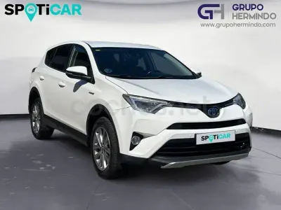 Usado Toyota RAV4 Hybrid Advance 197 CV (144 kW) 2019 Blanco SUV