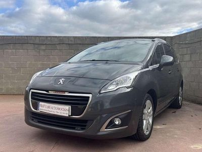 Usado Peugeot 5008 Active 120 CV (88 kW) 2015 Gris Monovolumen