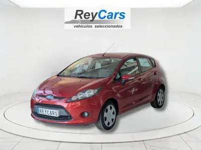 Usado Ford Fiesta Trend 68 CV (50 kW) 2009 Rojo Utilitario