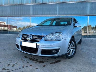 Gris / plata Usado 2008 VW Jetta Advance Berlina | 7500 € (Un poco caro)
