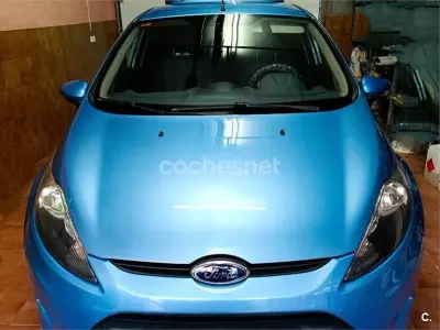Usado Ford Fiesta Trend 68 CV (50 kW) 2010 Azul Berlina